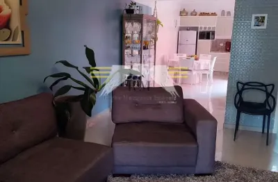 Residência dos sonhos: casa de 2 dormitórios com mobília , cozinha planejada, garagem coberta e aca