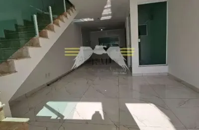 ** maravilhoso sobrado 140m² possui 3 suítes e 2 vagas - para mais informações corretor alex camarg