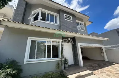 Sobrado com 4 (quatro) dormitórios, sendo 1 (suíte) master, localizado no bairro moinhos de vento.