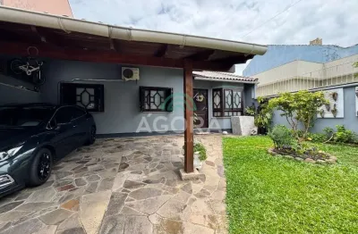 Casa térrea de 3 (três) dormitórios, localizada no bairro moinhos de vento.