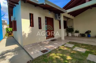 Casa térrea de 104 m² com 2 (dois) dormitórios e amplo pátio no bairro pitangueiras