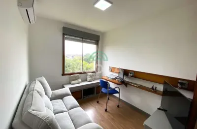 Apartamento com 1 (um) dormitório com closet semi mobiliado, localizado no bairro centro.