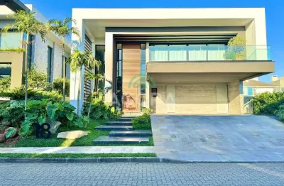 Sobrado luxuoso mobiliado em condomínio fechado de alto padrão.