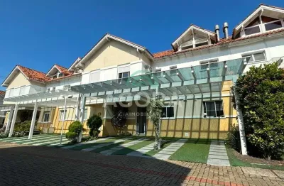 Sobrado em condomínio fechado com 3 dormitórios sendo uma suite no bairro moinhos de vento.