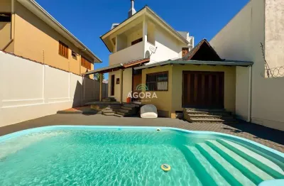 Sobrado muito bem construído, com 4 (quatro) dormitórios sendo  1 ( um) suíte com hidromassagem.