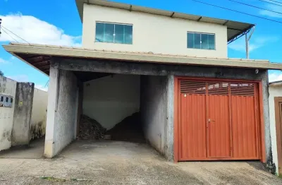 Casa à venda 2 quartos, 1 sala, 1 banheiro, garagem.