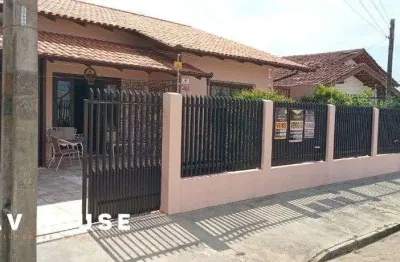Casa a venda na praia alegre em penha a poucos metros do mar.