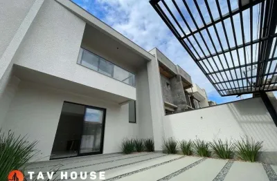 Casa à venda em balneário piçarras duplex com piscina à 350 metros do mar