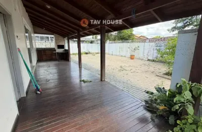 Casa com 3 quartos para alugar na Rua Gastão Vidigal, 290, Bucarein, Joinville