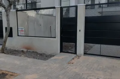 Campo comprido - 175m2 - pronta entrega - sobrado 03 suites, bwc social, lavabo, 03 a 04 vagas, de frente alto padrão, novo, a 500 metros do terminal campo comprido, rua tranquila