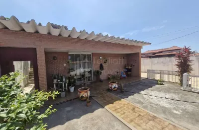 Casa com 3 quartos à venda na Rua Sol Nascente, 555, Outeiro, Araruama
