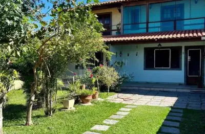 Ótima casa duplex com excelente localização no centro de praia seca
