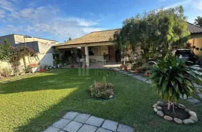 Casa com 4 quartos à venda na Rua Rio De Janeiro, Lakeview, Araruama