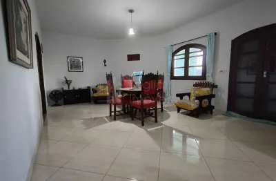 Casa com 7 quartos à venda em Parati, Araruama 