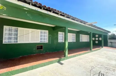 Casa à venda com 03 quartos em frente à lagoa em praia seca