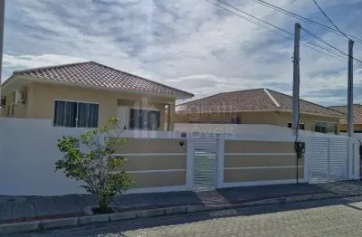 Linda casa linear, primeira locação, localizada entre iguaba grande e são pedro da aldeia