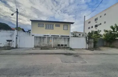 Apartamento com 2 quartos para alugar na Rua Oscar Clark, Centro, Araruama