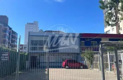 Apartamento 02 dormitórios c/62,10m2, reformado, em ótima localização do menino deus na rua barbedo. ligue e agende para conhecer - 51.984102913 - ciro brum
