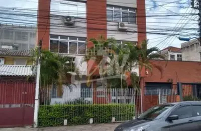 Sala com 81m2 privativos, 2 lances de escada, condomínio baixo, próximo ao forum central e juntas de conciliação do trabalho. Tratar fone 984102873.