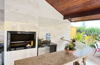 Casa com 3 quartos à venda na Estr. Heroína Lima Vieira Azevedo, 222, Glória, Macaé