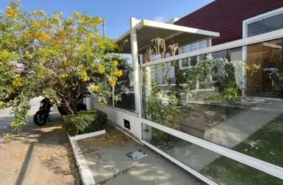 Casa de Condomínio com 3 Quartos, 151m² - Vale dos Cristais 05