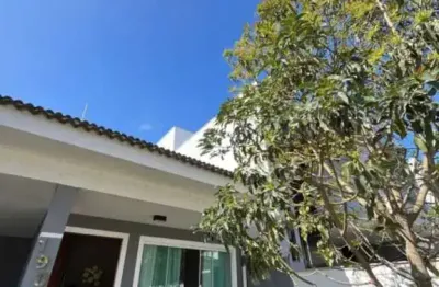 Casa com 3 quartos à venda na Avenida Ricardo Muylaert Salgado, 901, Lagoa, Macaé