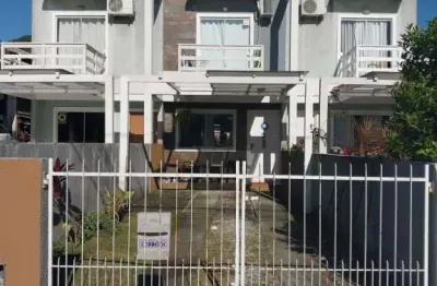 Sobrado à venda no bairro Ingleses do Rio Vermelho - Florianópolis/SC