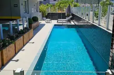 Apartamento mobiliado com 63m² a aproximadamente 800m da praia dos ingleses.