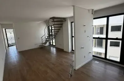 Apartamento duplex de 102m² à aproximadamente 900 metros da praia dos ingleses.