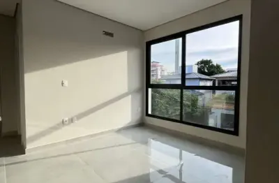 Apartamento duplex - aproximadamente 250 metros da praia do santinho