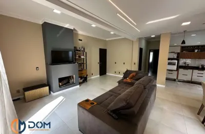 Casa com 100m² á aproximadamente 500 metros da praia dos ingleses.