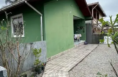 Casa com 80m² mais 2 apartamentos á aproximadamente 3km da praia dos ingleses.