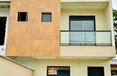 Sobrado com área total de 142m² á aproximadamente 8km da praia dos ingleses