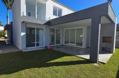 Casa alto padrão com 220m² á aproximadamente 2km da praia da cachoeira do bom jesus