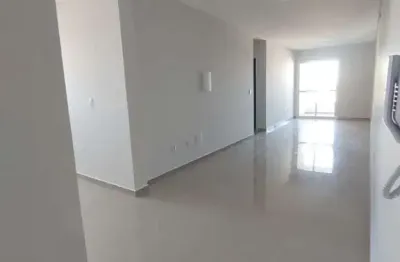 Apartamento padrão com 70m² á aproximadamente 1 km da praia dos ingleses