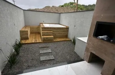 Sobrado com 2 suítes a 1000 metros da praia da cachoeira do bom jesus