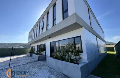 Sobrado alto padrão localizado aproximadamente a 1000 metros da praia dos ingleses, florianópolis/sc