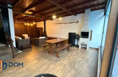 Casa localizada a 400m da praia dos ingleses, florianópolis/sc.