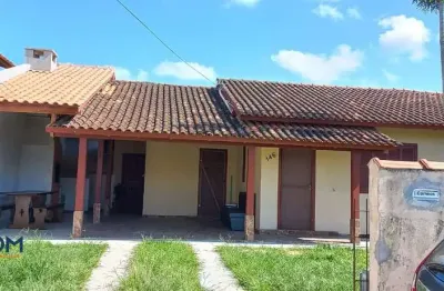 Casa com 90m² mobiliada á aproximadamente  2,6km da praia dos ingleses.