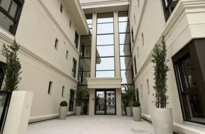 Apartamento com ampla área externa descoberta próximo ao mar