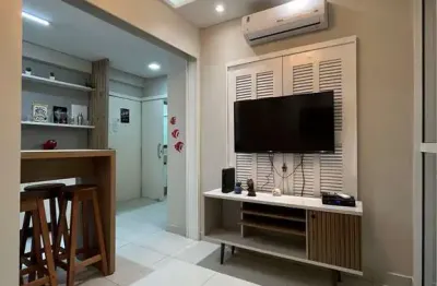 Apartamento mobiliado com vista mar, condomínio pe na areia