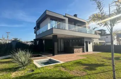 Casa alto padrão em condomínio fechado na praia dos ingleses - aproximadamente 1.7 km da praia
