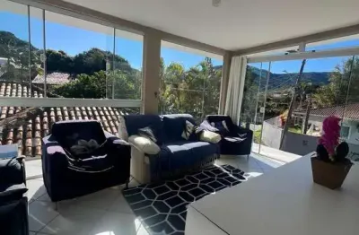 Casa de alvenaria com amplo terreno no bairro rio vermelho/sc - 6 km da praia dos ingleses