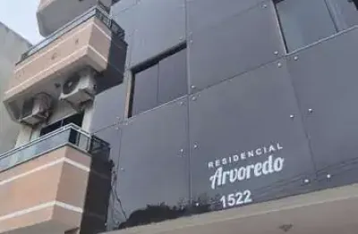 Apartamento padrão com 68m² á aproximadamente 2,5 km da praia dos ingleses