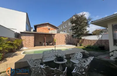 Casa com 279m2 de área construída localizada aproximadamente 2,7km da praia dos ingleses, florianópolis/sc.