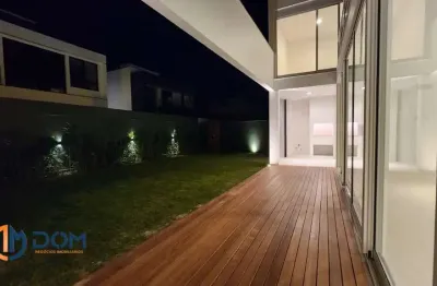 Casa à venda com arquitetura e acabamentos de alto padrão com 4 suítes em condomínio fechado, localizado aproximadamente 6,6km da praia dos ingleses, florianópolis/sc.