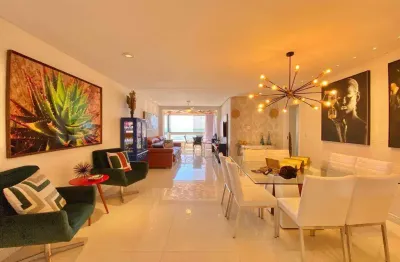 Maravilhoso apartamento finamente mobiliado  frente para o mar.