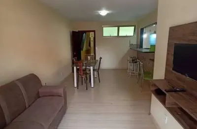 Oportunidade de apartamento frente para avenida. 100 metros da praia.