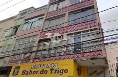 Apartamento com 1/4 e terraço no centro de juiz de fora!
