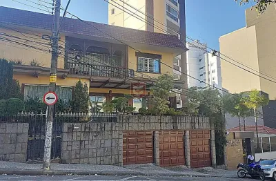 Casa com 5 quartos à venda na Rua Benjamin Constant, Santa Helena, Juiz de Fora